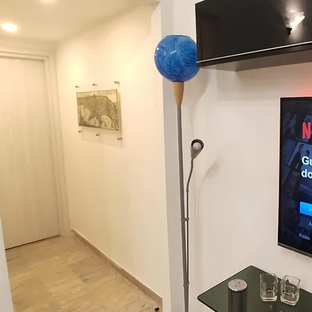 Hill Apartment *
